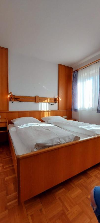 Hotel-Restaurant Kreuzhuber Neuburg am Inn エクステリア 写真
