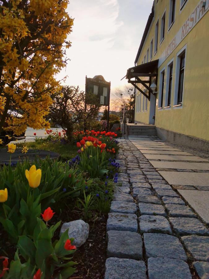 Hotel-Restaurant Kreuzhuber Neuburg am Inn エクステリア 写真