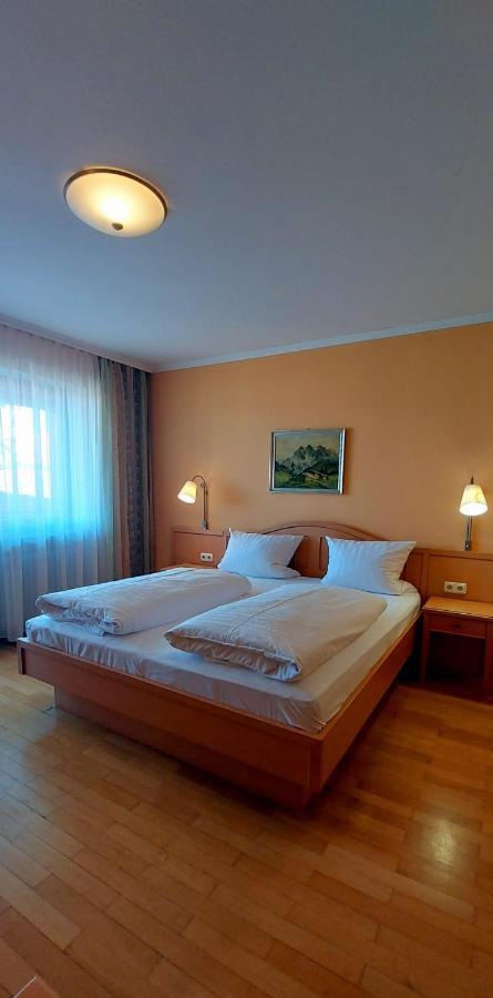 Hotel-Restaurant Kreuzhuber Neuburg am Inn エクステリア 写真
