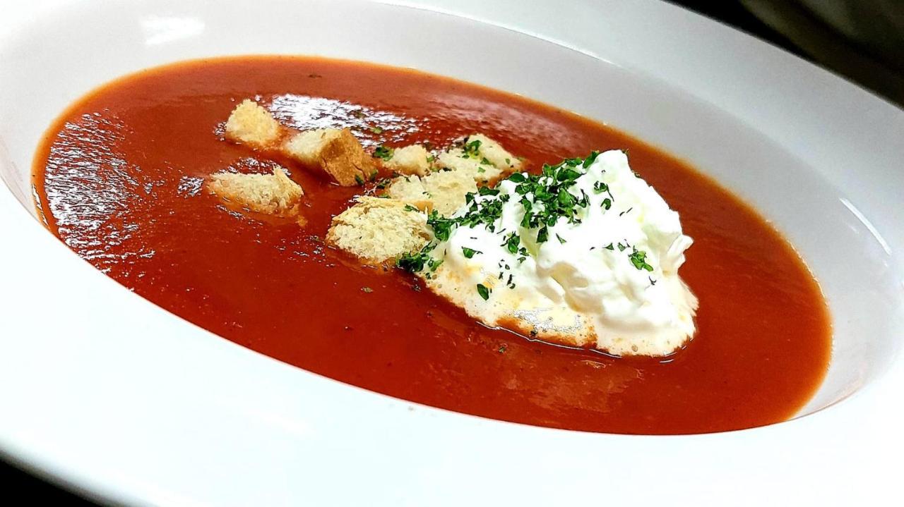 Hotel-Restaurant Kreuzhuber Neuburg am Inn エクステリア 写真