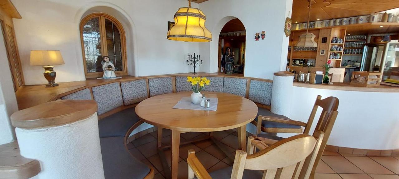 Hotel-Restaurant Kreuzhuber Neuburg am Inn エクステリア 写真
